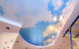 Двухуровневый потолок с фотопечатью для детской